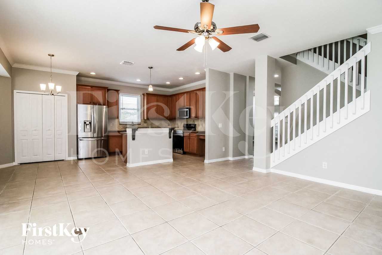 483 Sycamore Springs St - Photo 3 of 15
