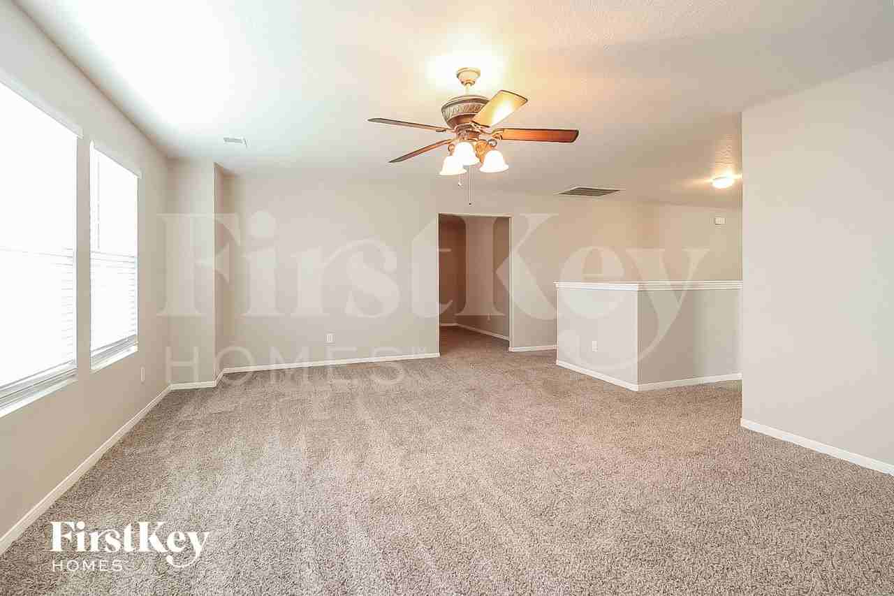 1018 Lamson Ct - Photo 7 of 15