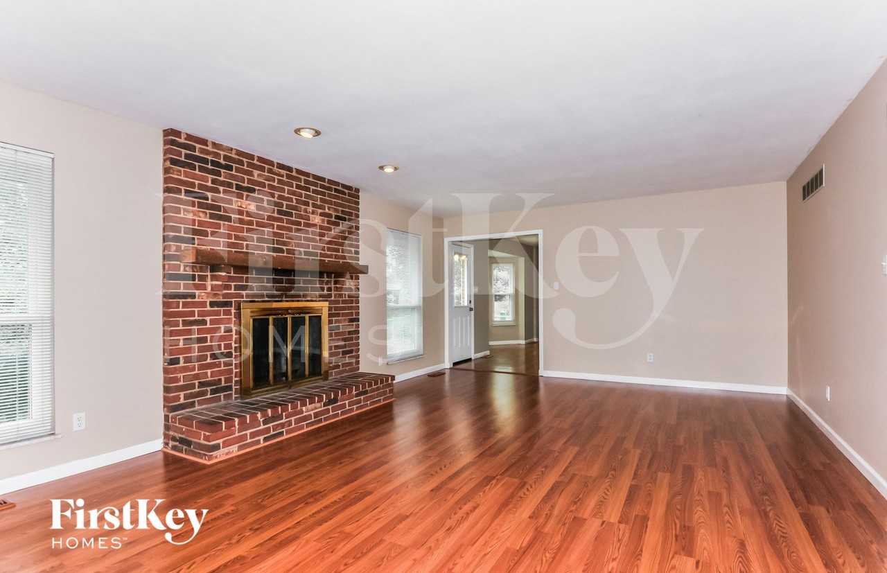4446 Skyridge Dr - Photo 3 of 15