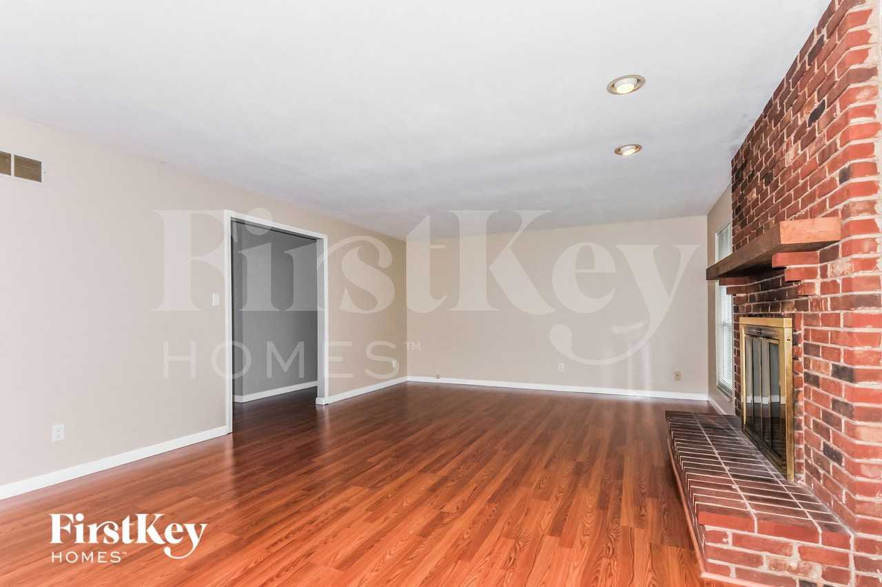 4446 Skyridge Dr - Photo 4 of 15