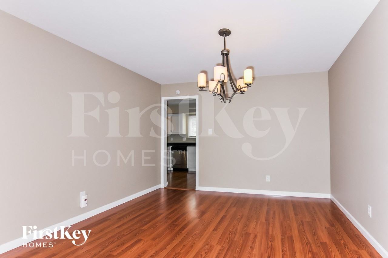 4446 Skyridge Dr - Photo 5 of 15