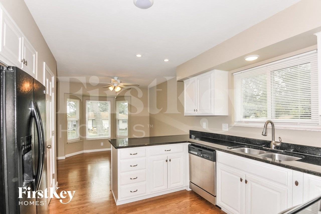 4446 Skyridge Dr - Photo 6 of 15