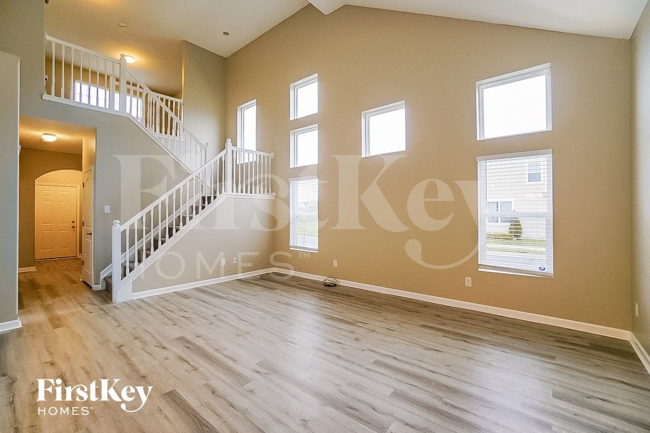 5679 Battle Creek Way - Photo 3 of 15