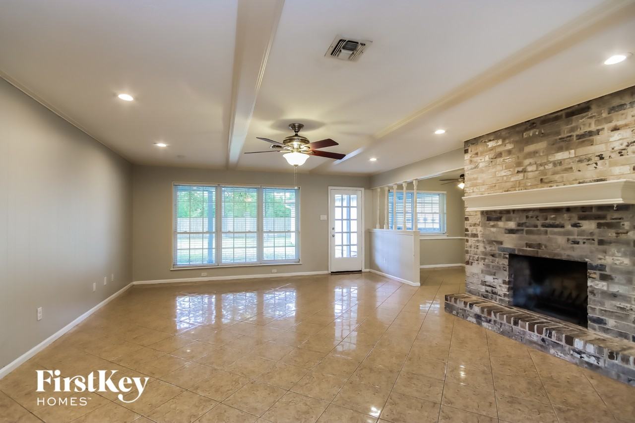 26715 Westwood Dr - Photo 3 of 15