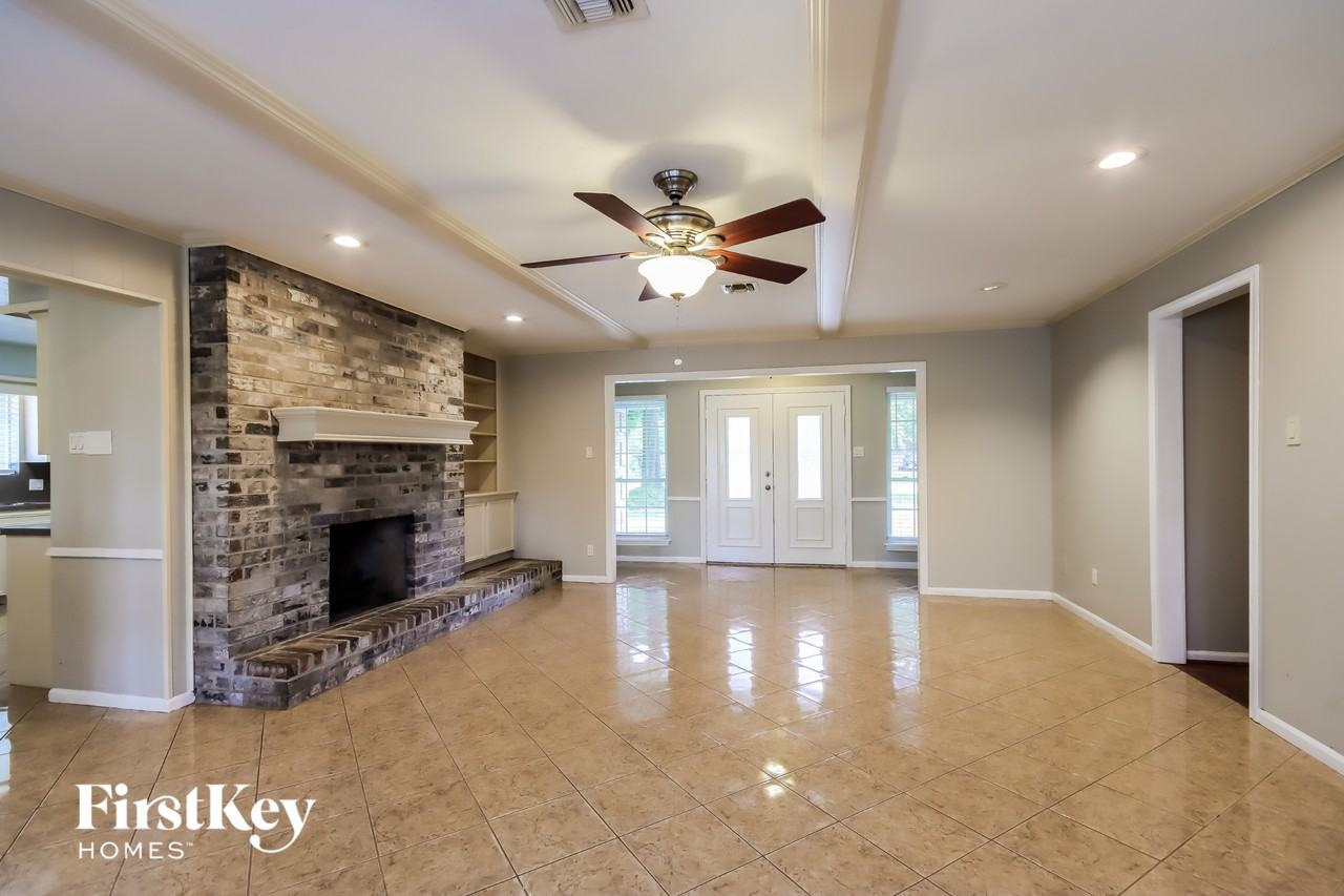26715 Westwood Dr - Photo 4 of 15