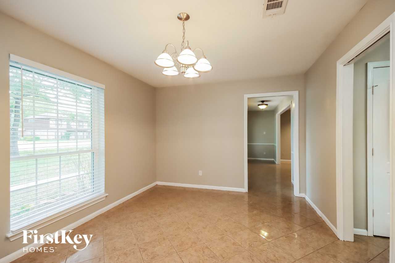 26715 Westwood Dr - Photo 5 of 15
