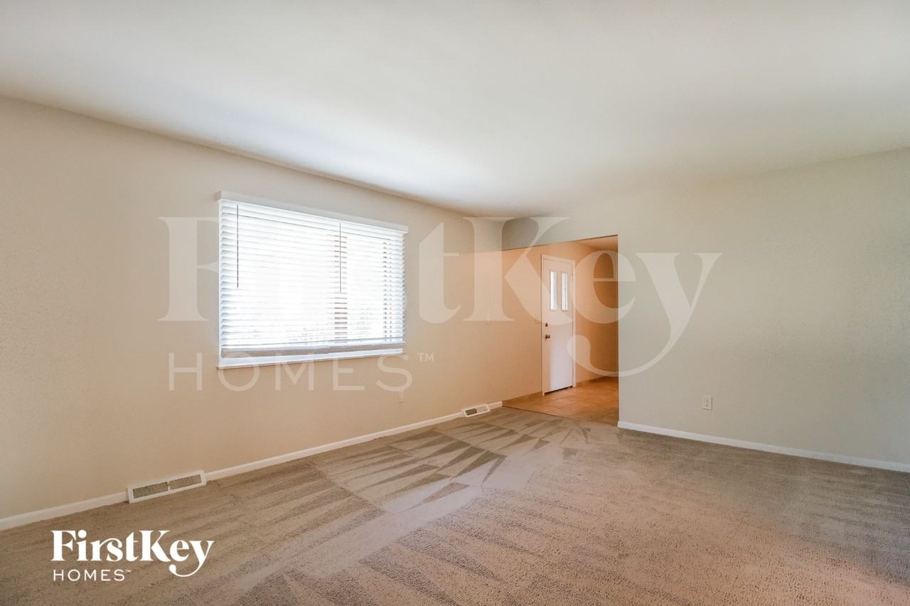 7073 Bridges Rd - Photo 3 of 15