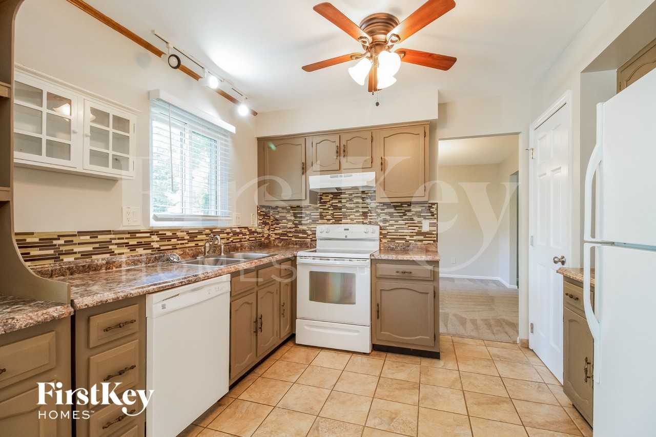 7073 Bridges Rd - Photo 5 of 15
