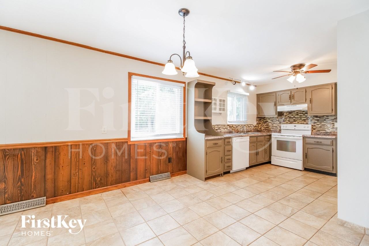 7073 Bridges Rd - Photo 6 of 15