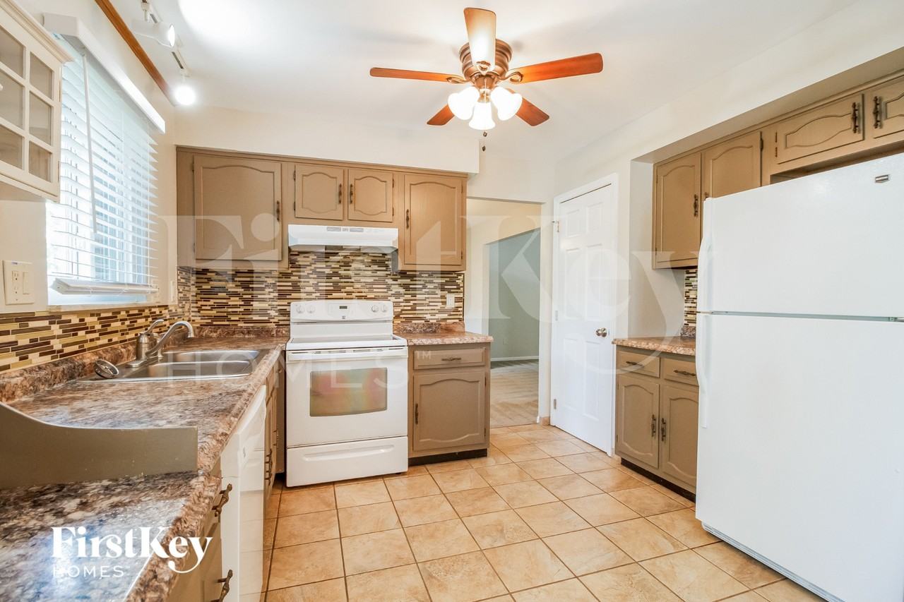 7073 Bridges Rd - Photo 7 of 15