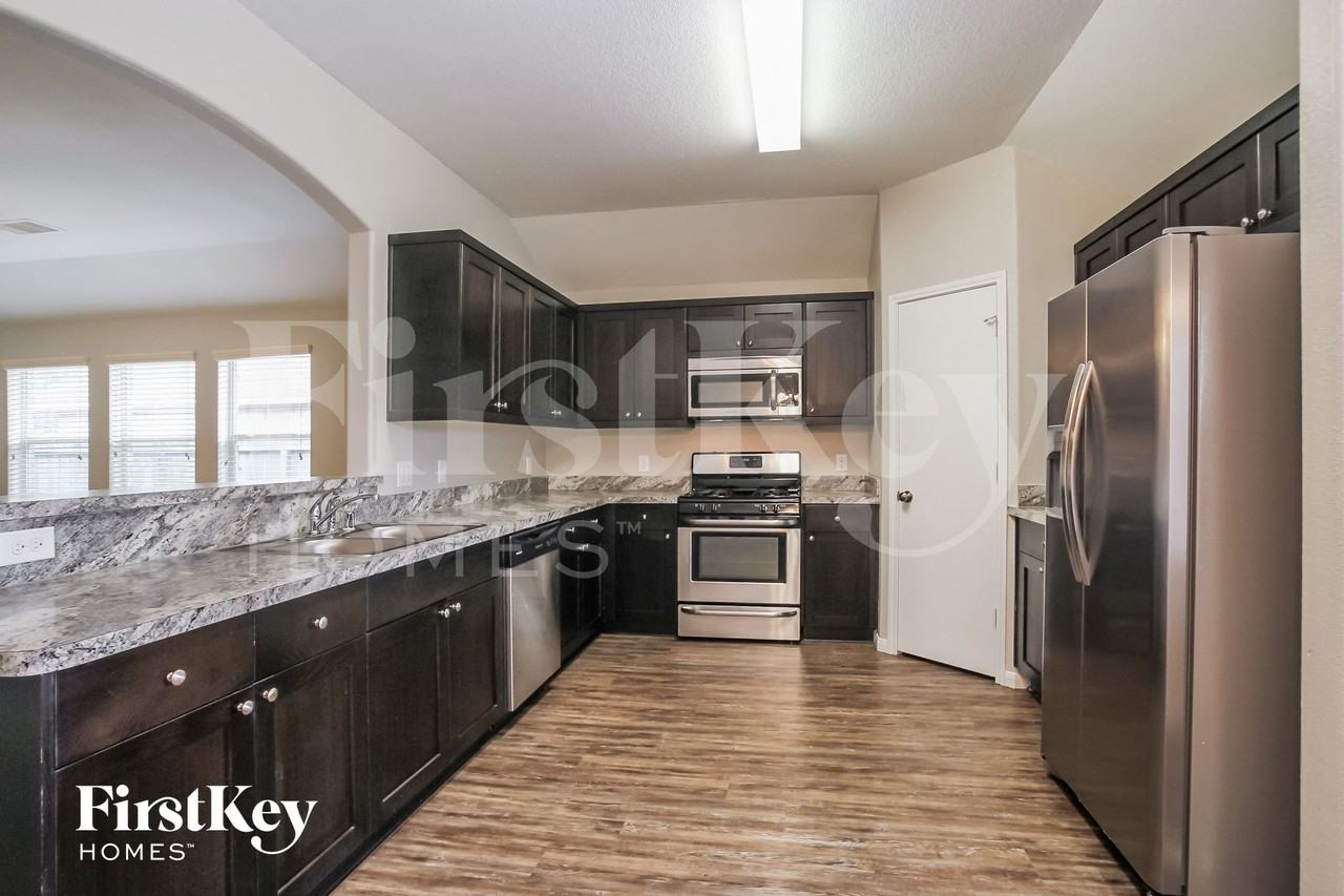 633 26th Ave N - Photo 6 of 15