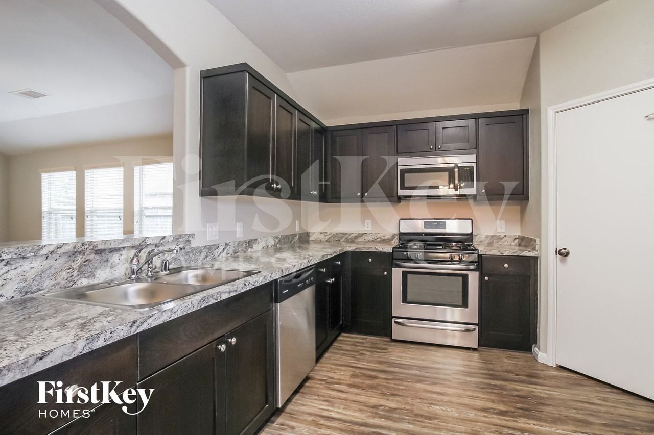 633 26th Ave N - Photo 7 of 15
