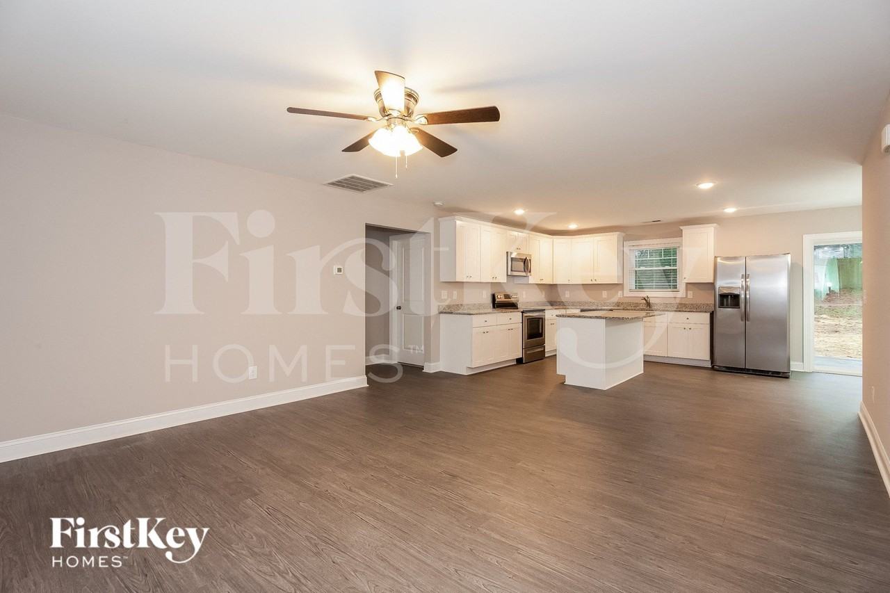 907 Victoria Ave - Photo 4 of 15