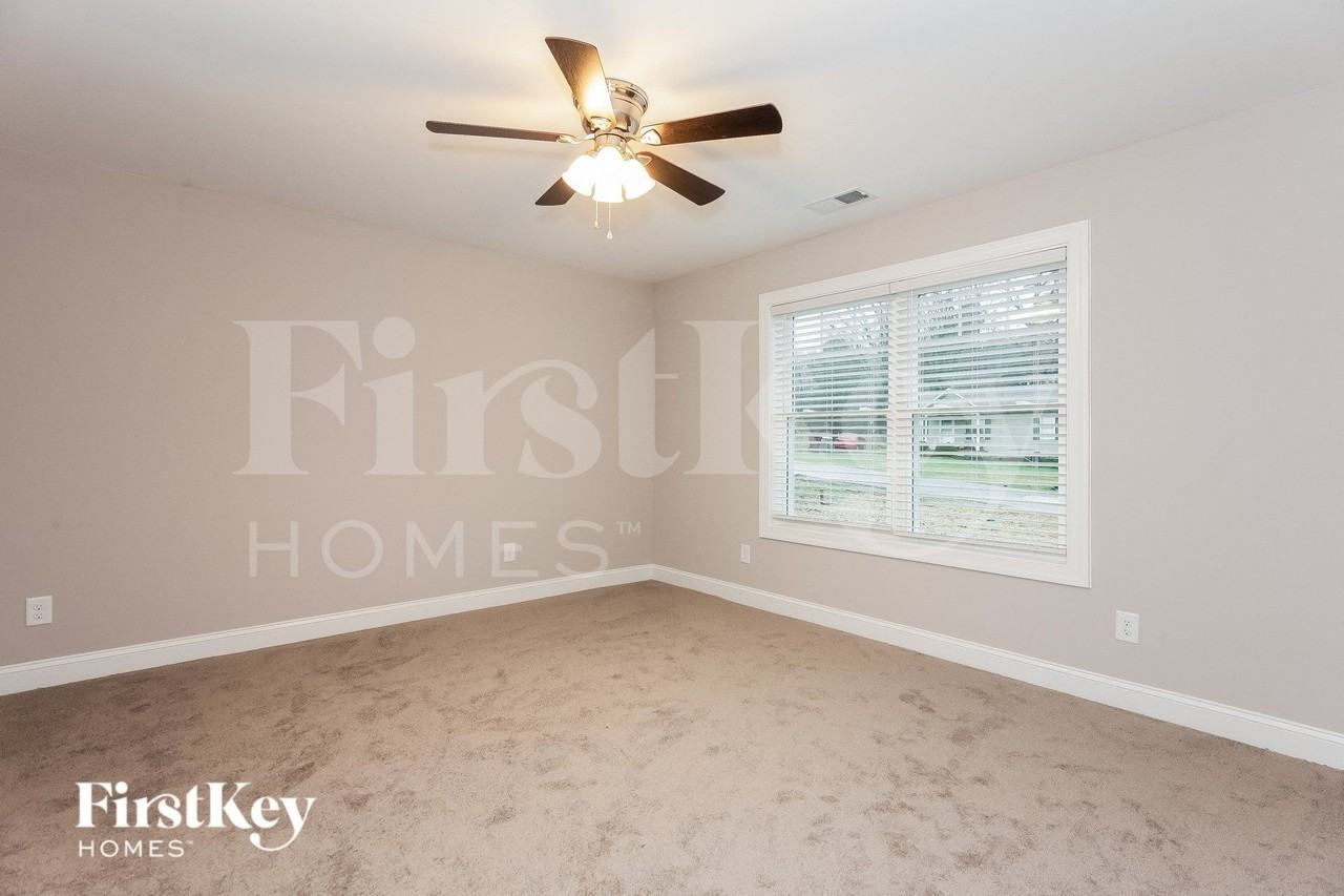 907 Victoria Ave - Photo 6 of 15