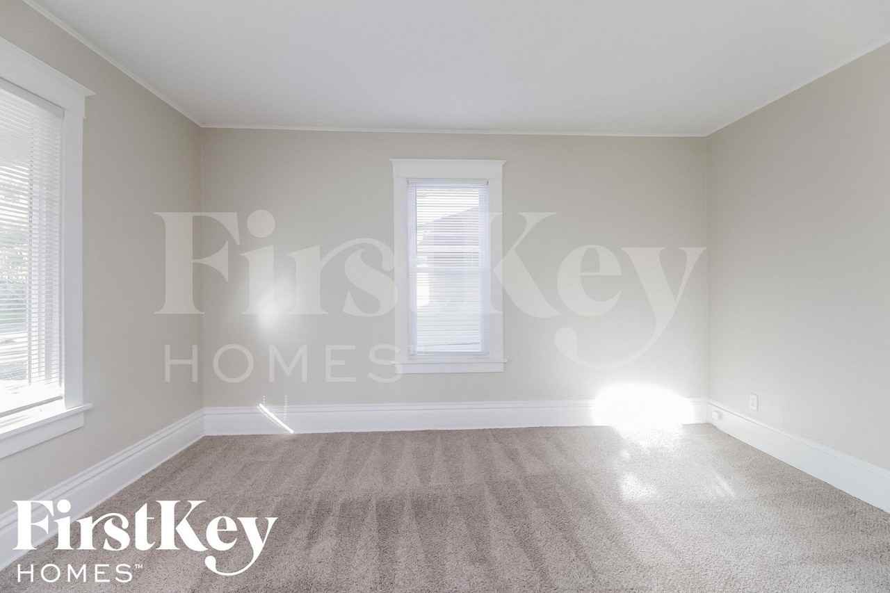 804 Fulton St - Photo 3 of 14