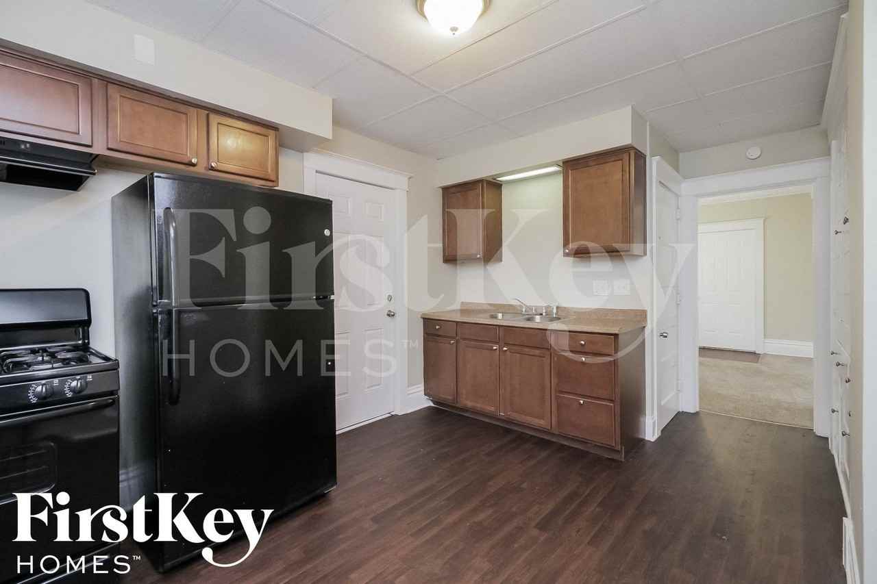 804 Fulton St - Photo 5 of 14
