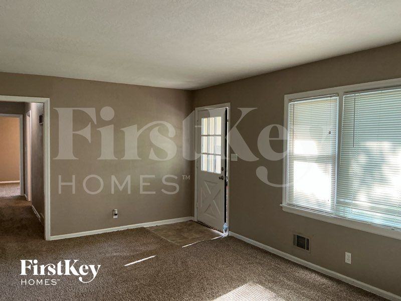 7607 Arlington Ave - Photo 3 of 12