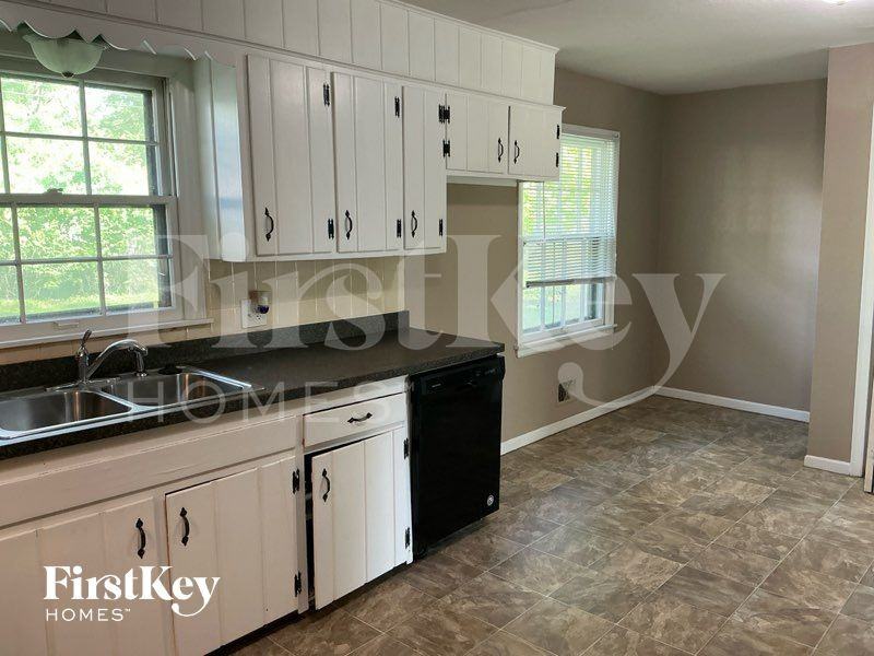 7607 Arlington Ave - Photo 6 of 12