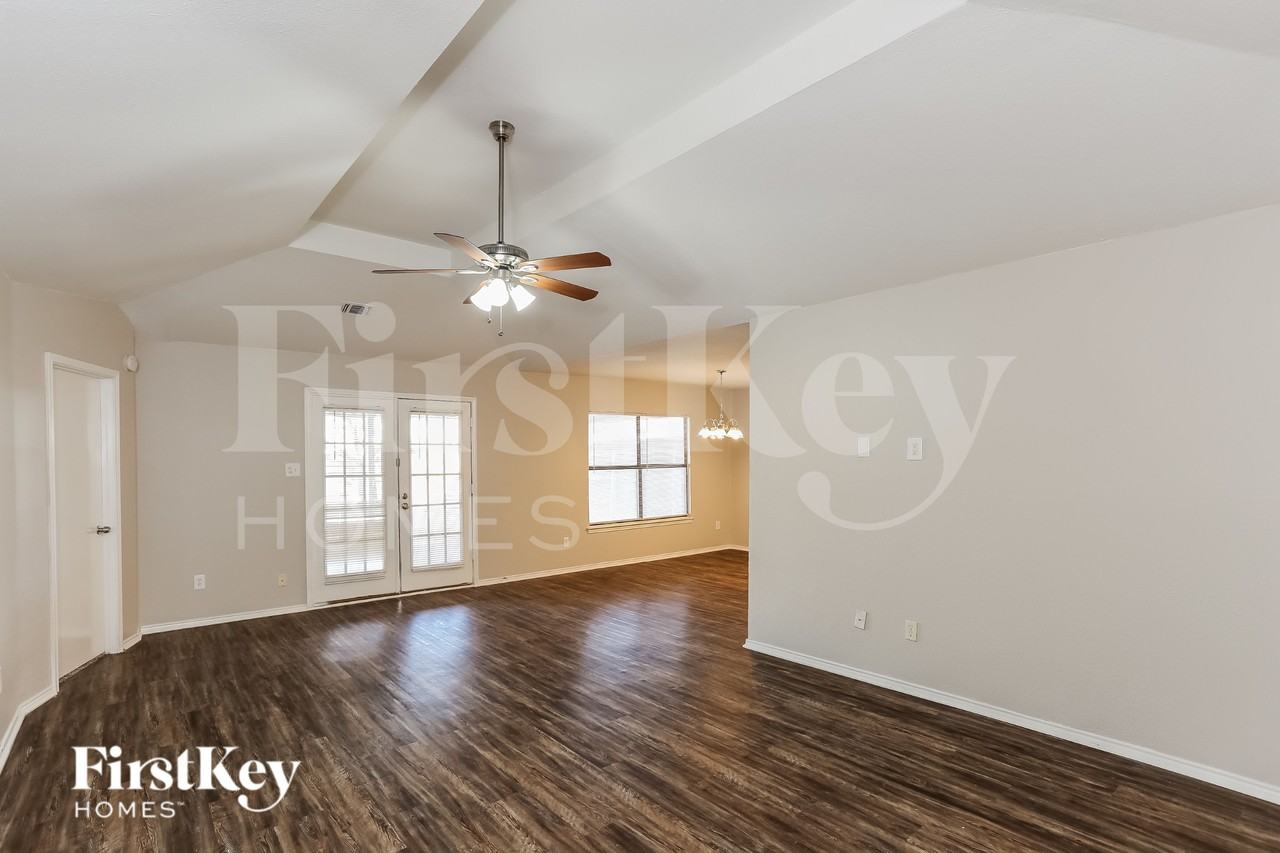 6000 Lavaca Dr - Photo 3 of 16