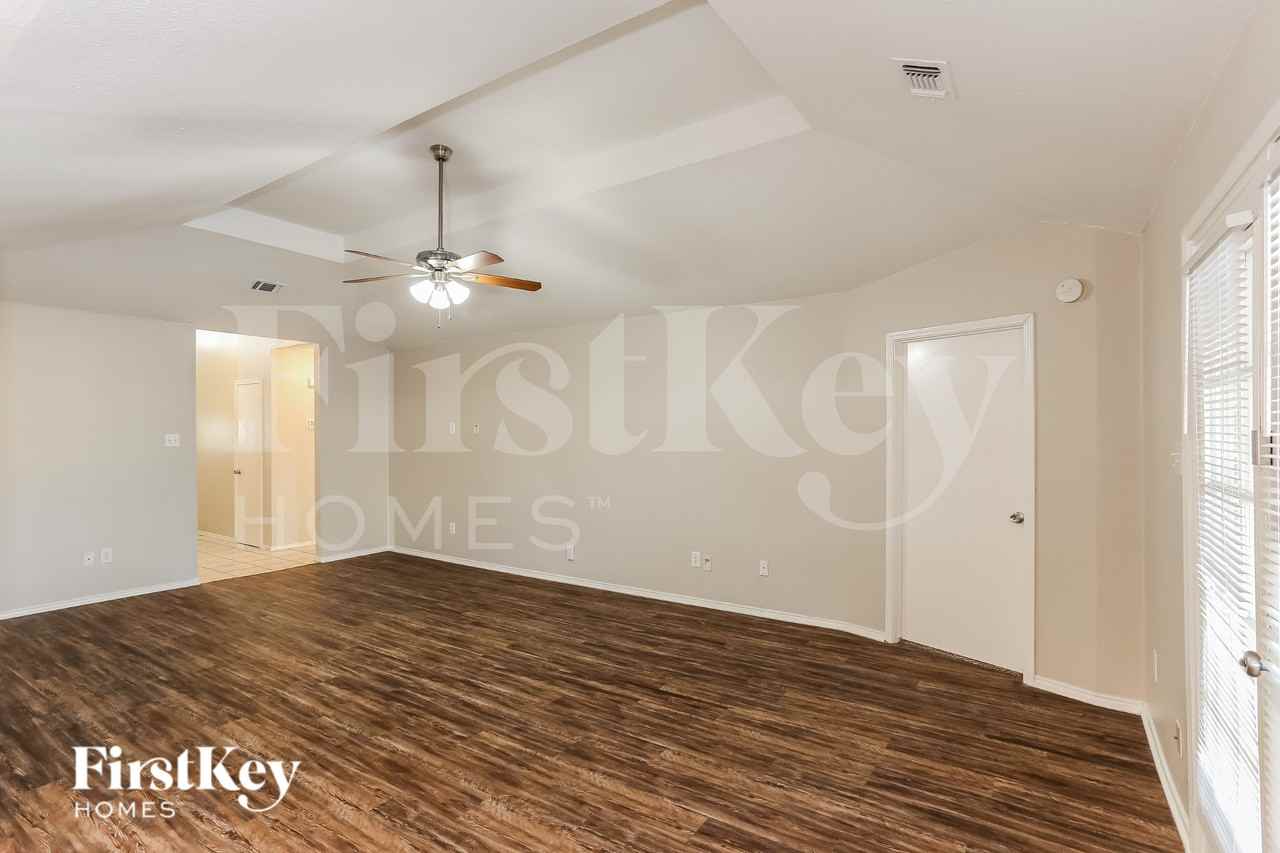 6000 Lavaca Dr - Photo 4 of 16