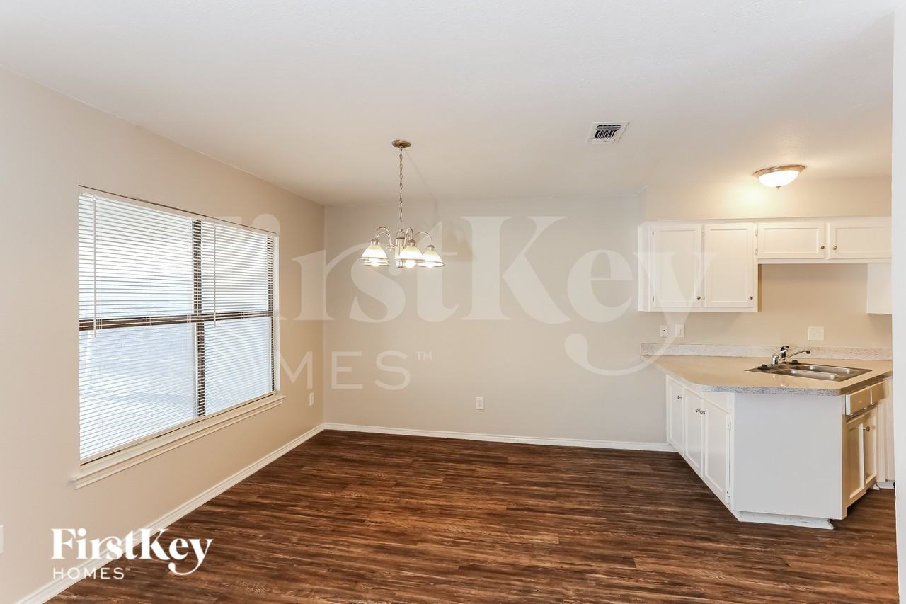 6000 Lavaca Dr - Photo 5 of 16