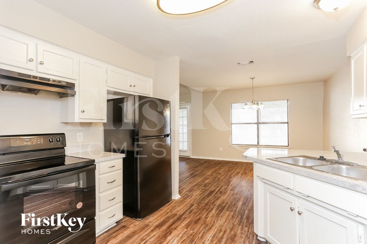 6000 Lavaca Dr - Photo 6 of 16