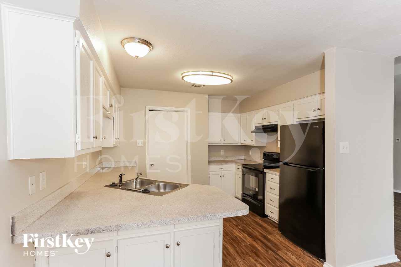6000 Lavaca Dr - Photo 7 of 16