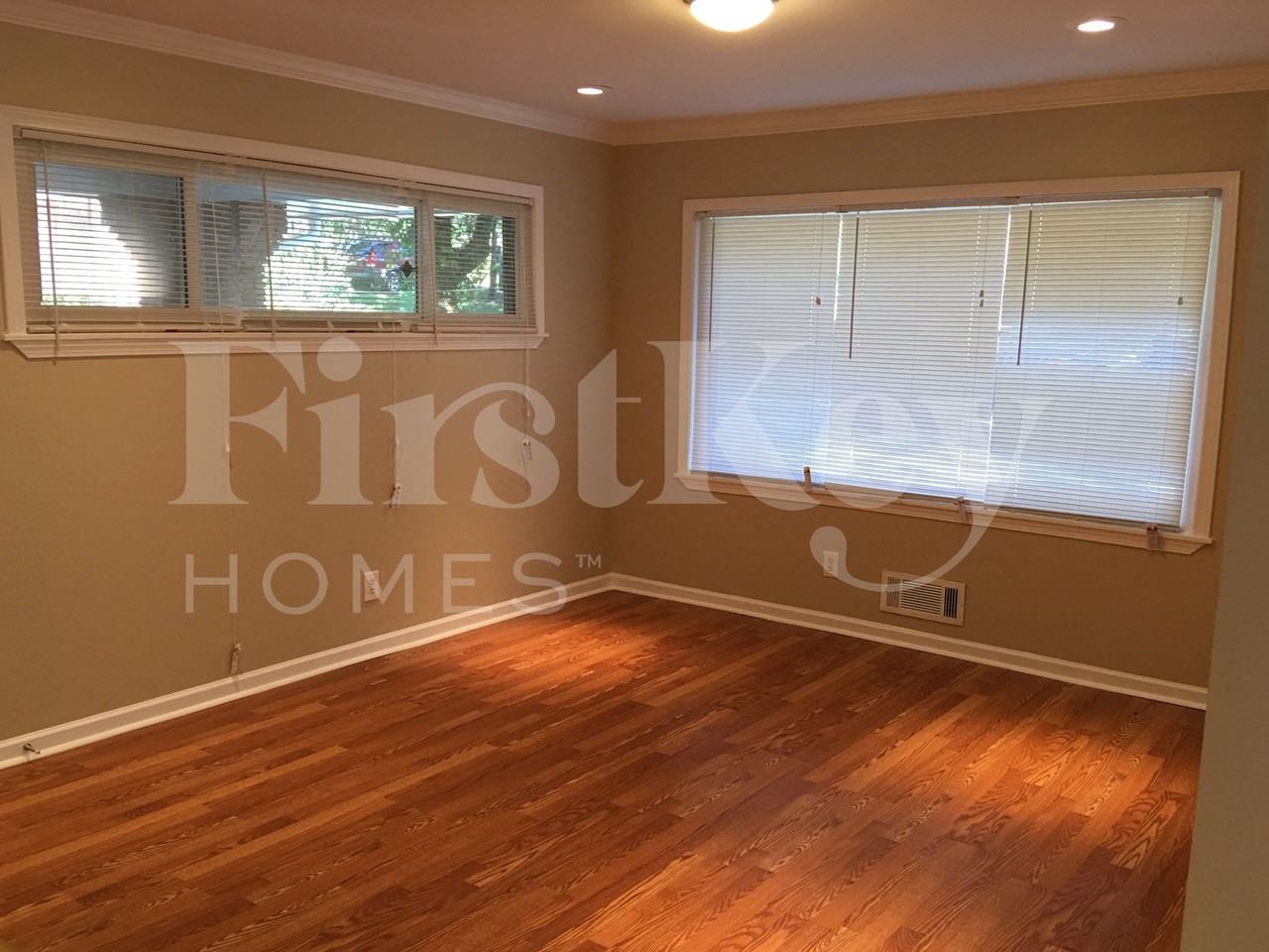 3393 Woods Dr - Photo 5 of 22