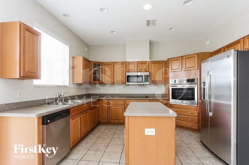 2520 Yukon Cliff Dr - Photo 4 of 15