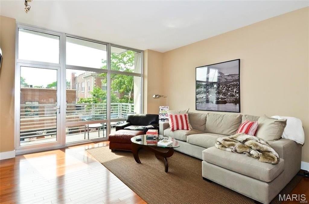 9 N Euclid Ave #301 - Photo 4 of 12