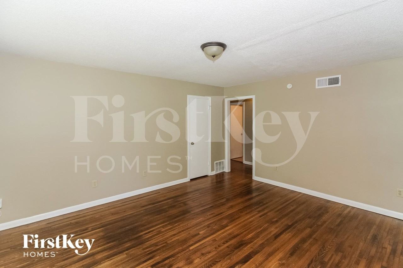 1347 Wilbec Rd - Photo 3 of 15