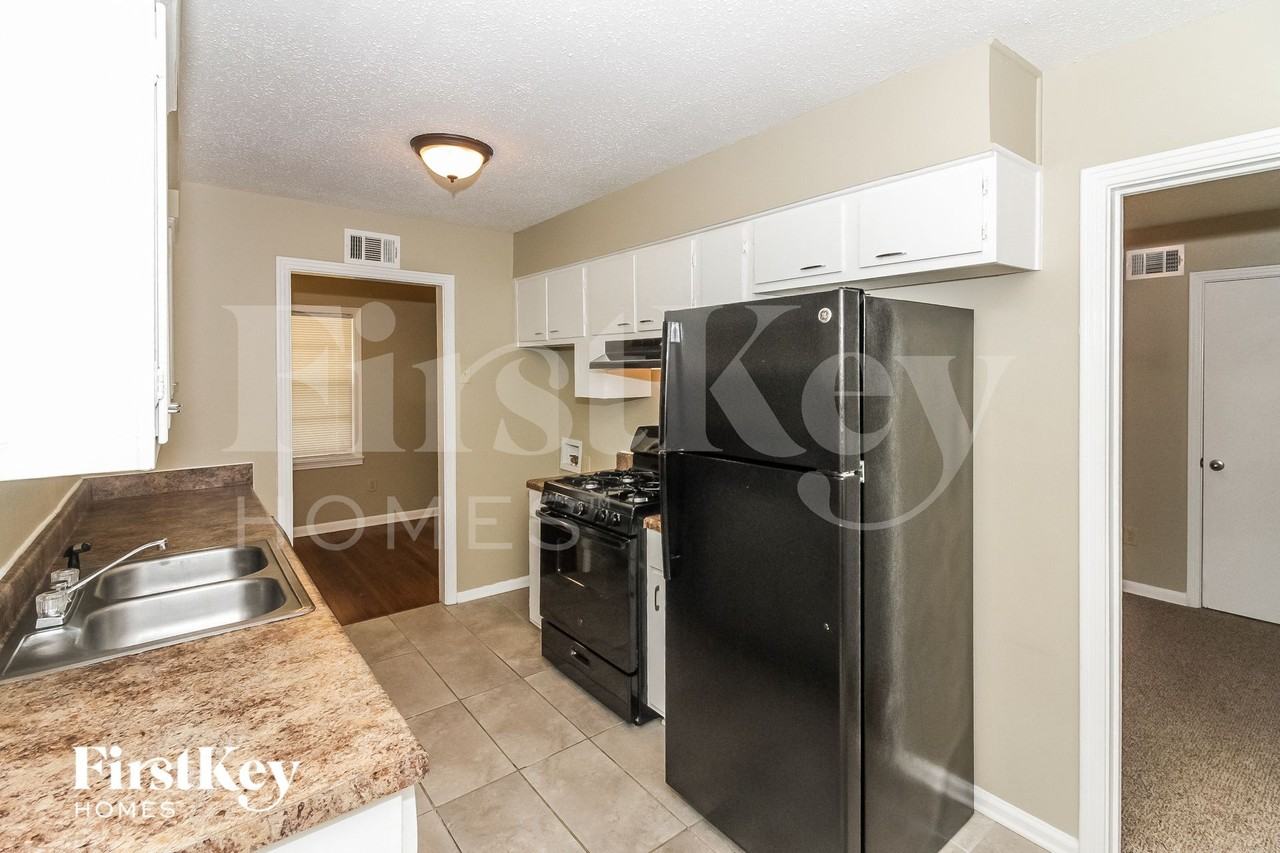 1347 Wilbec Rd - Photo 5 of 15