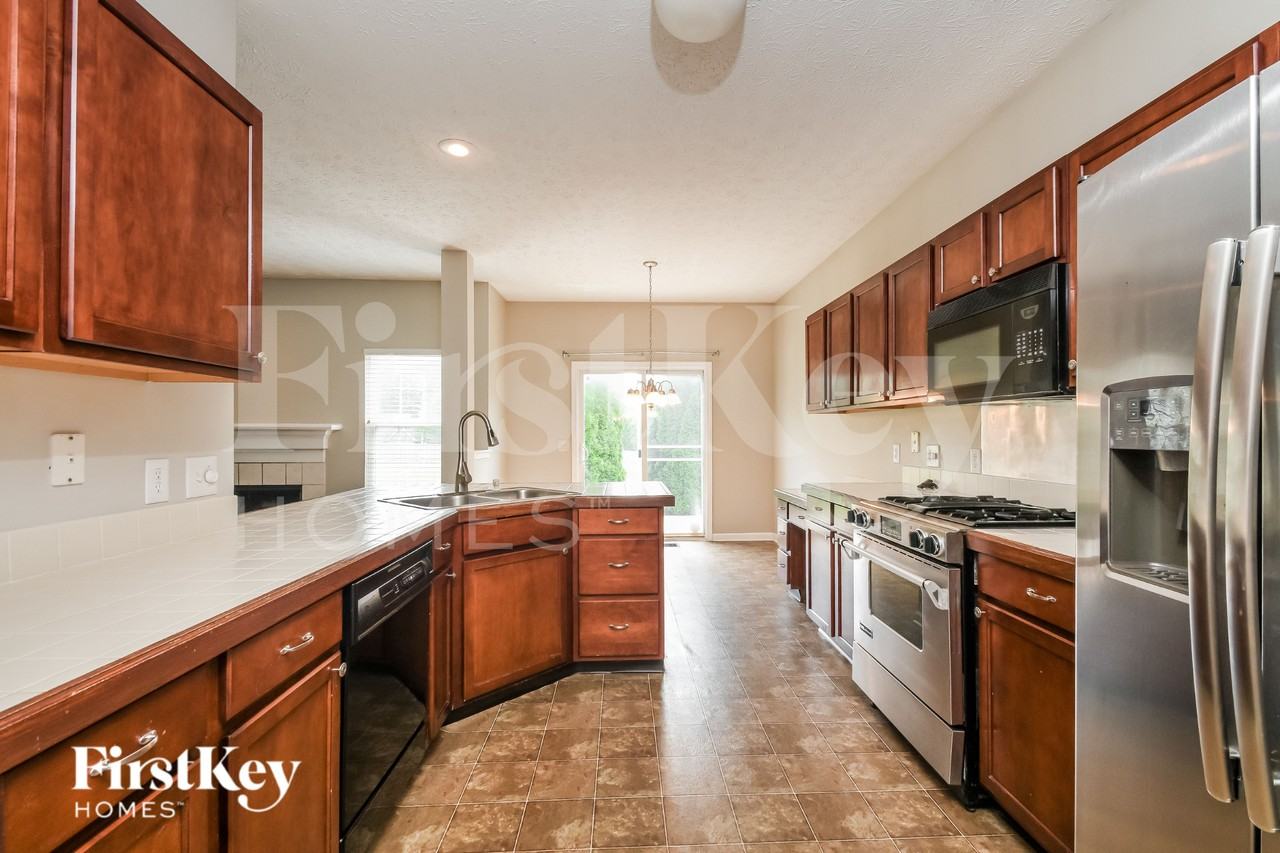11263 Hearthstone Dr - Photo 5 of 16