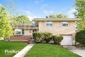 featured image of 1015 Thunderbird Ave