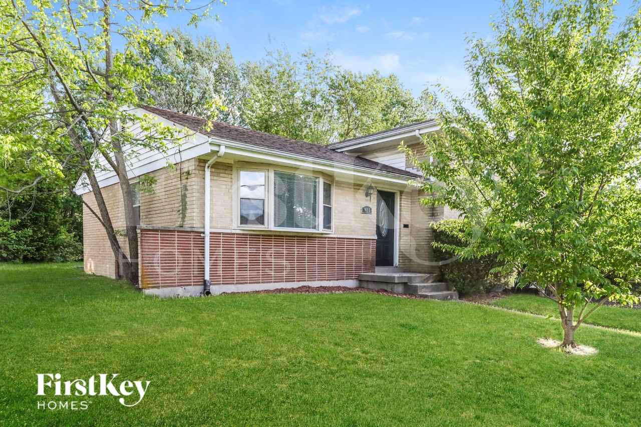 1015 Thunderbird Ave - Photo 2 of 19