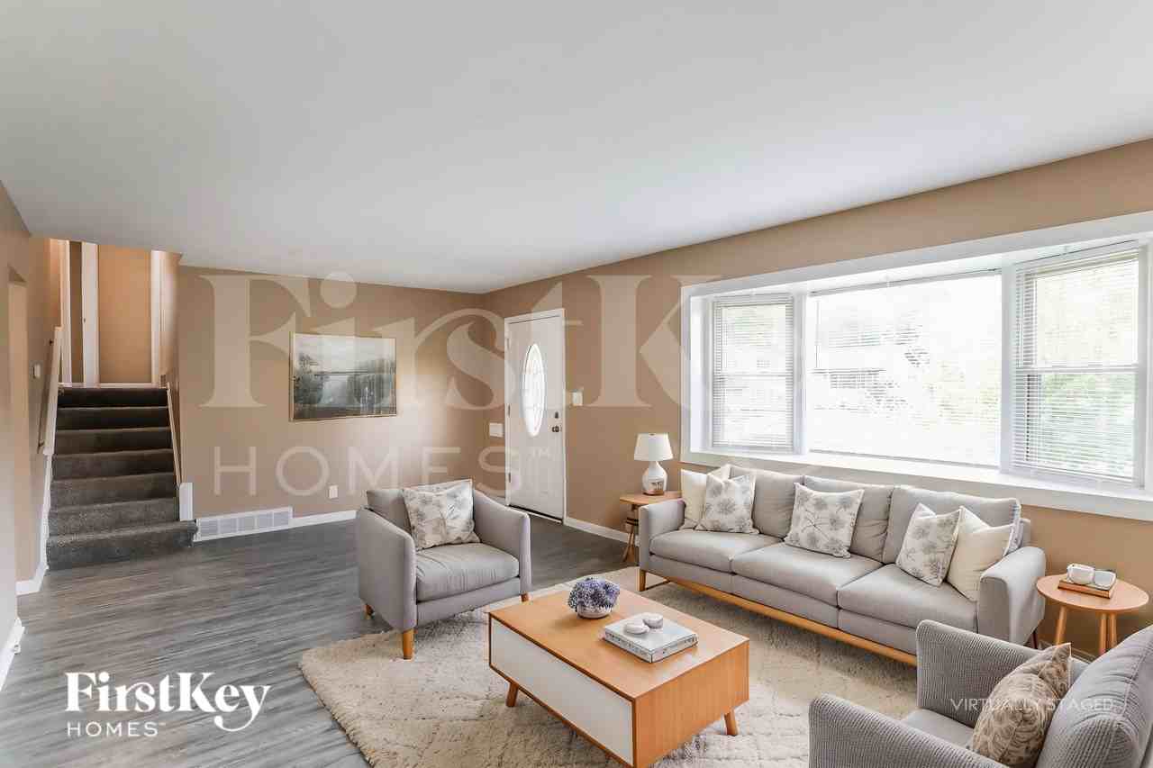 1015 Thunderbird Ave - Photo 5 of 19