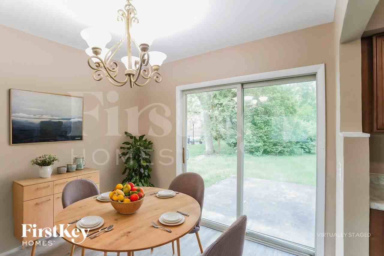 1015 Thunderbird Ave - Photo 7 of 19