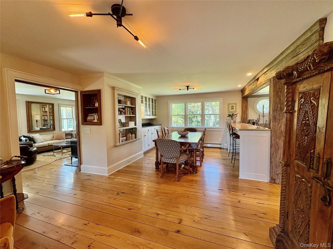 184 Twomey Ave - Photo 7 of 35