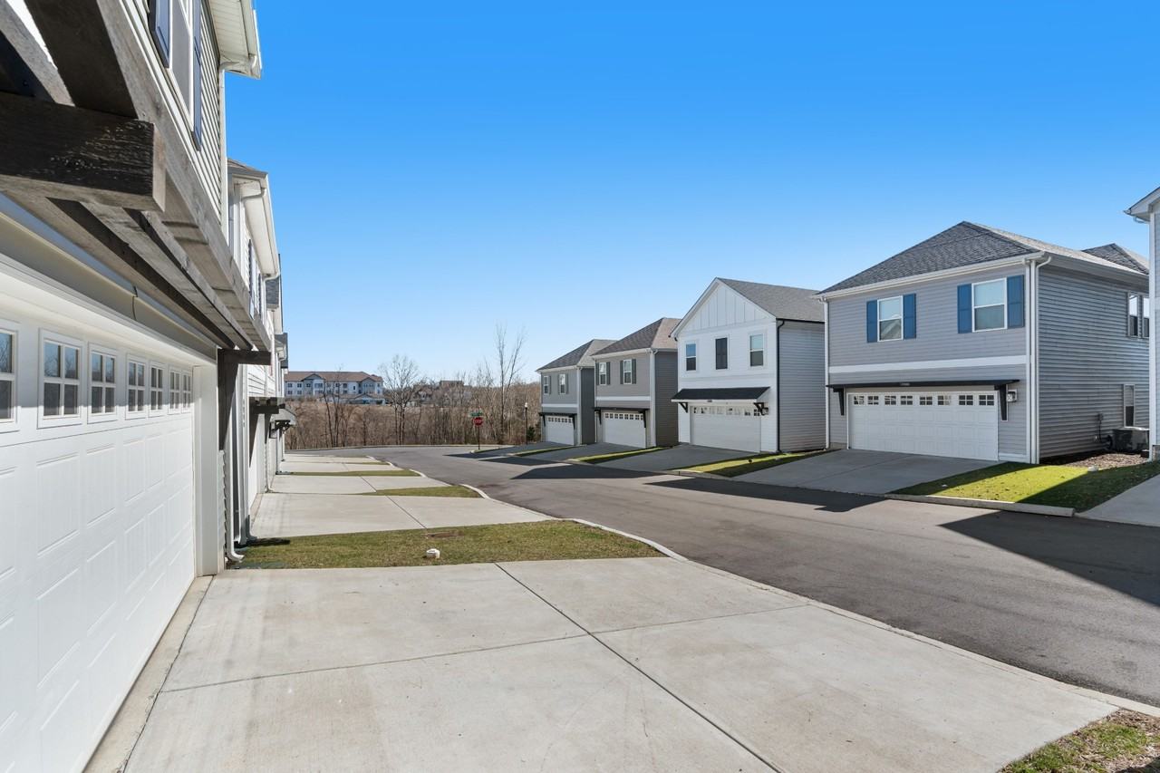 1727 Fenway Loop - Photo 4 of 22