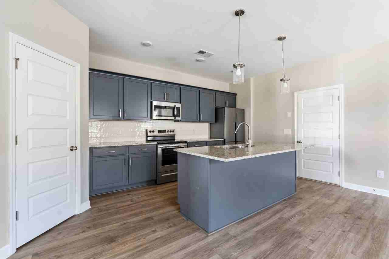 1727 Fenway Loop - Photo 7 of 22