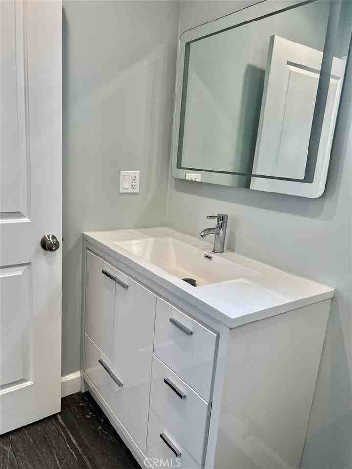 11021 Whitegate Ave - Photo 4 of 28