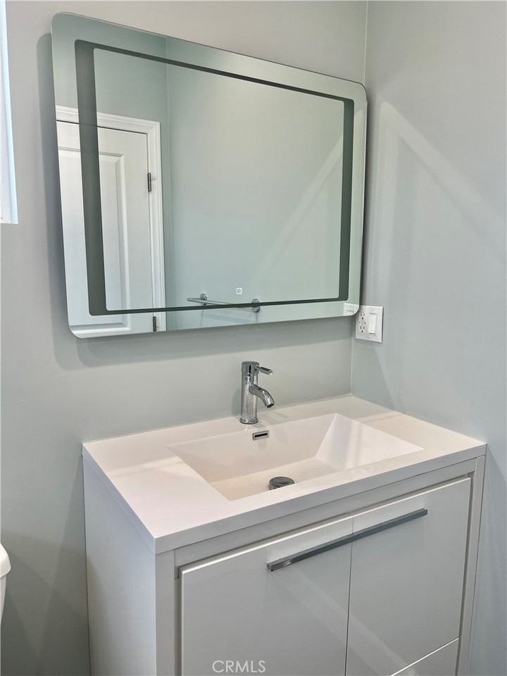 11021 Whitegate Ave - Photo 5 of 28