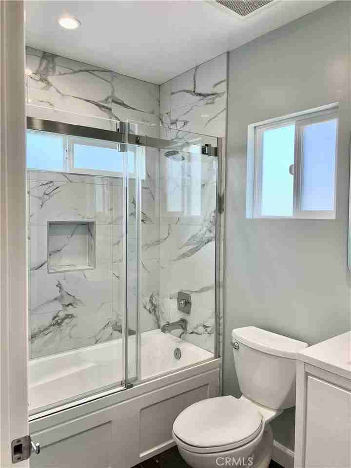11021 Whitegate Ave - Photo 6 of 28