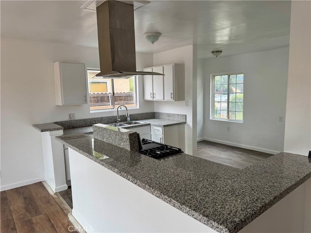 16041 Devonshire St - Photo 4 of 14