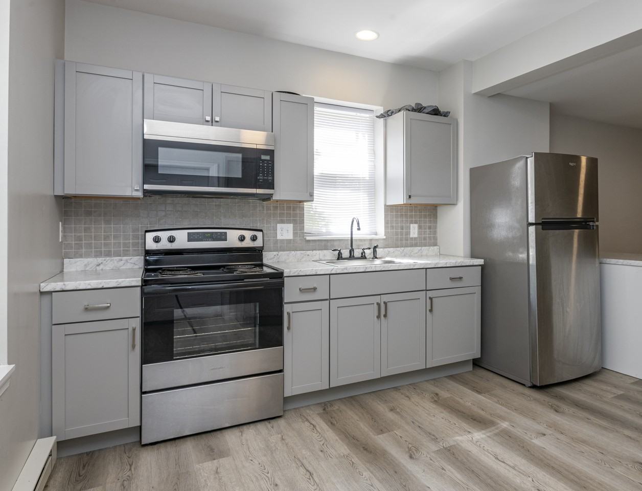 419 Woodward St - Photo 5 of 11