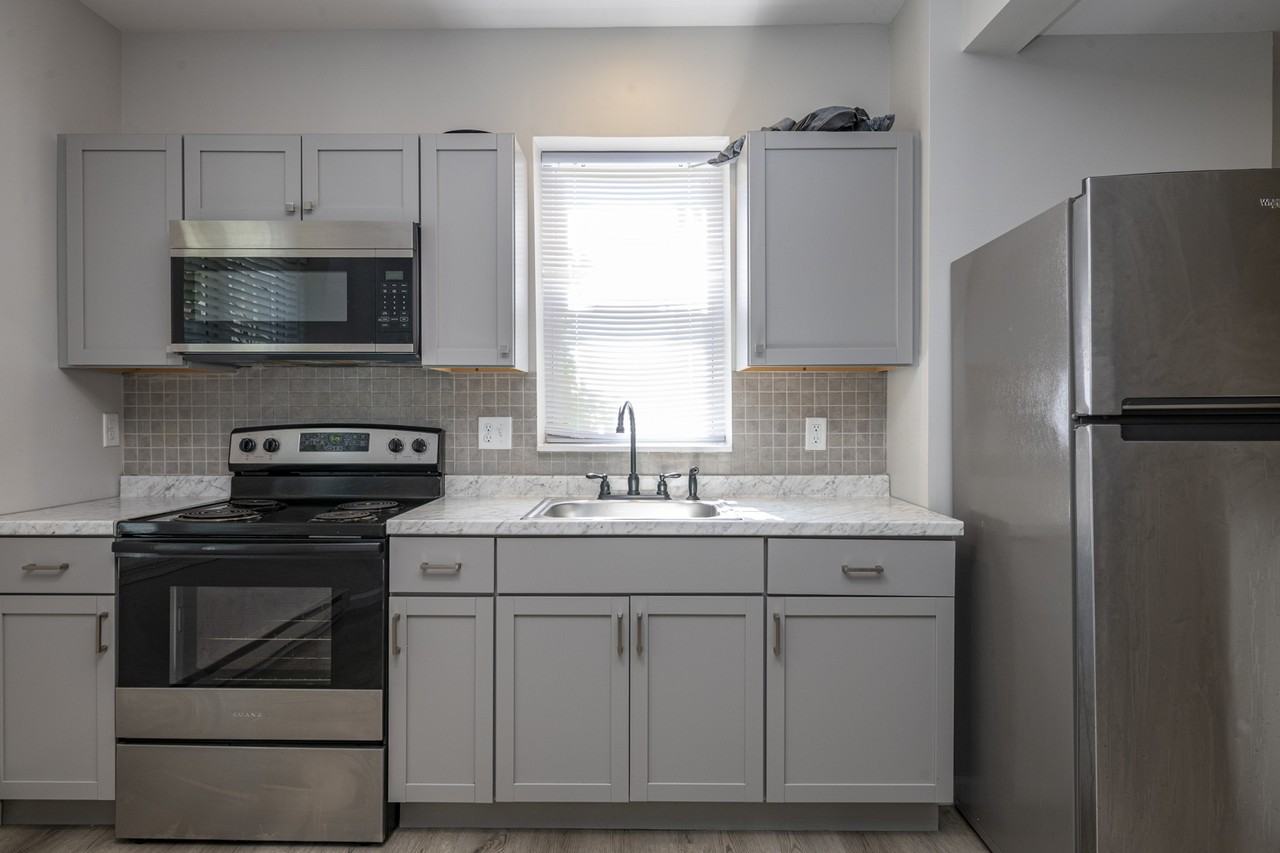 419 Woodward St - Photo 6 of 11