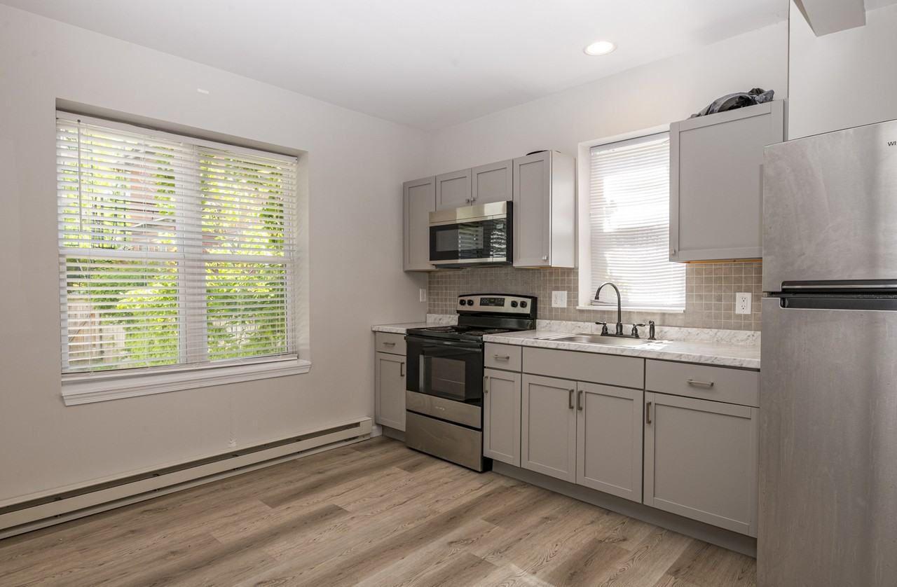 419 Woodward St - Photo 7 of 11