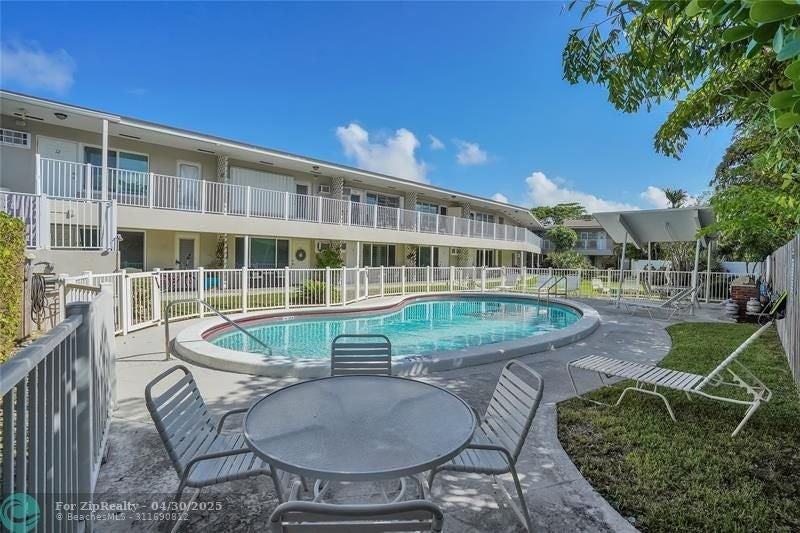 2501 N Ocean Blvd - Photo 3 of 34
