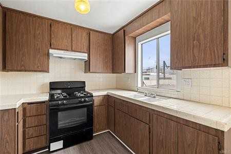 614 S Lake St ##C - Photo 7 of 15