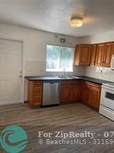 2291 Ne 51st Ct - Photo 4 of 11